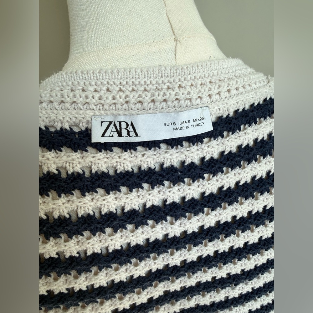 Zara White and Navy Striped Knit Button Top SZ S - Picture 4 of 4
